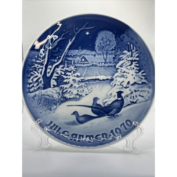 Vintage 1975 Royal Copenhagen Christmas Collectors Plate 7 1/8" - Picture 6 of 7